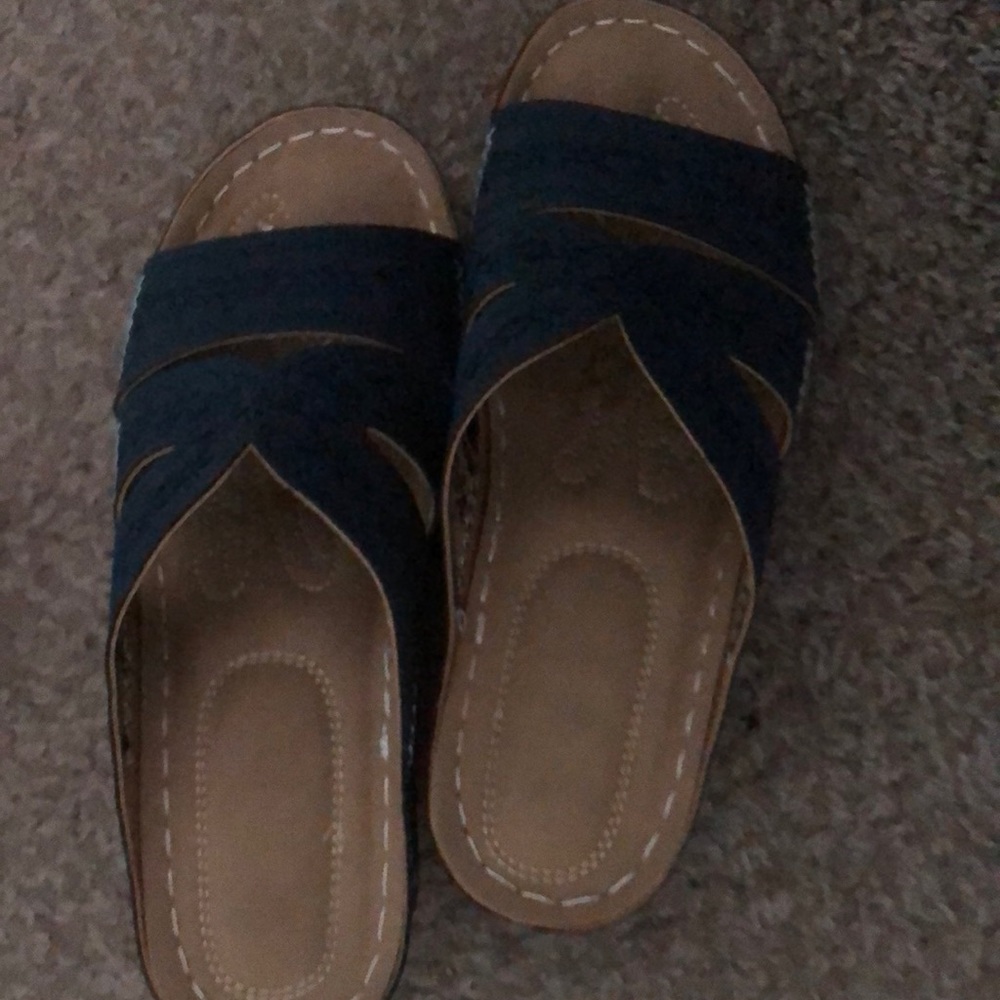 Navy blue Womens size 6 sandals